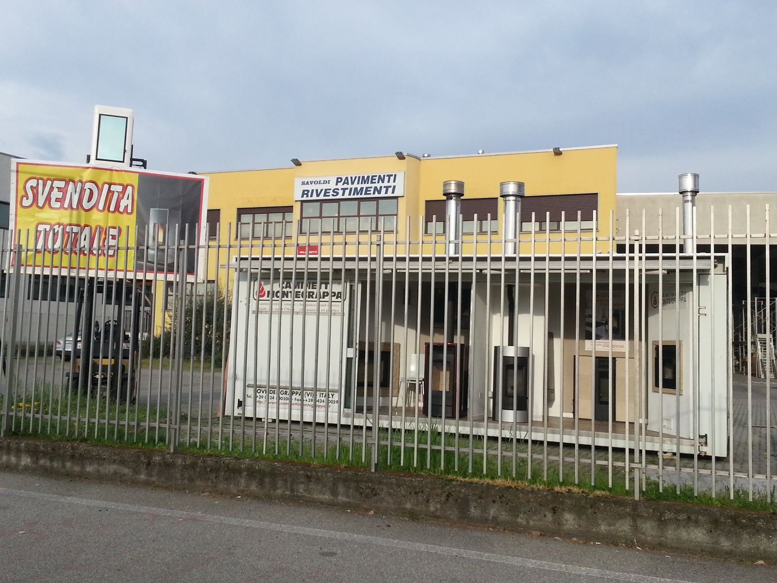 Ampia scelta di caminetti, stufe e piastrelle per pavimenti, parquet Prezzi rivestimenti camini